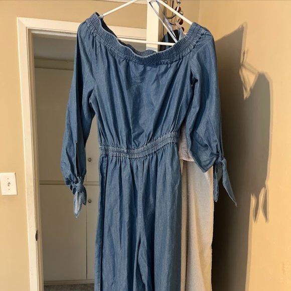 COLD SHOULDER CUTOUTS TURN UP FROM MICHAEL KORS - Picture 5 of 9